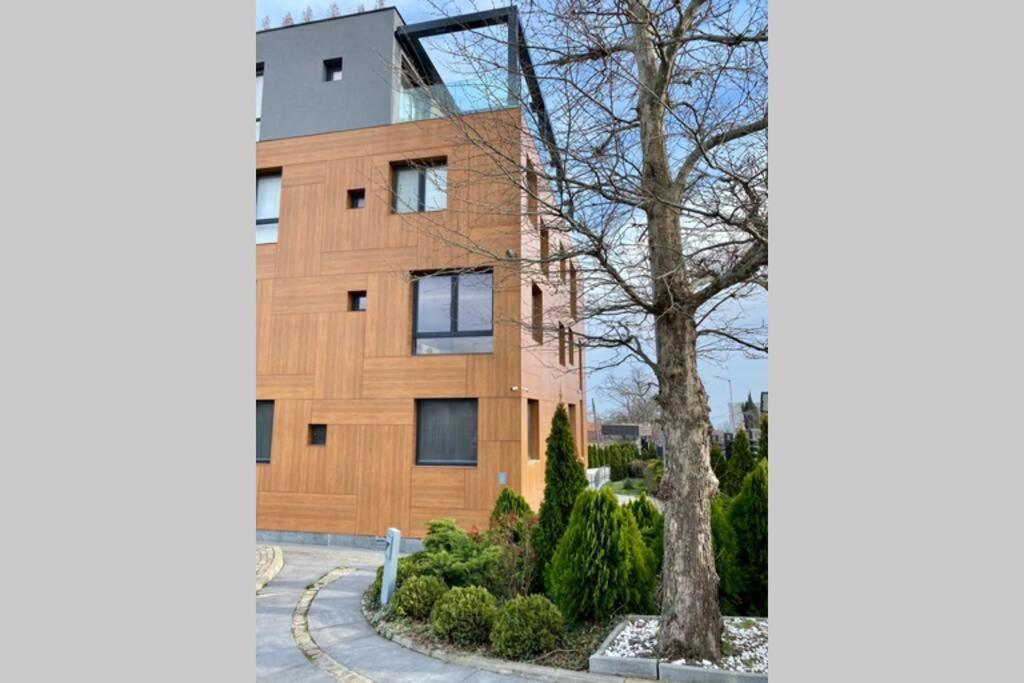 Cozy Red Bulldog Place In Apart-Complex/Pool Varna Bagian luar foto