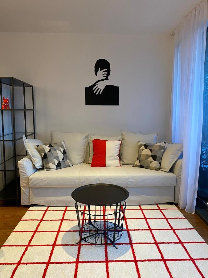 Cozy Red Bulldog Place In Apart-Complex/Pool Varna Bagian luar foto