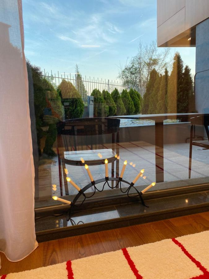 Cozy Red Bulldog Place In Apart-Complex/Pool Varna Bagian luar foto